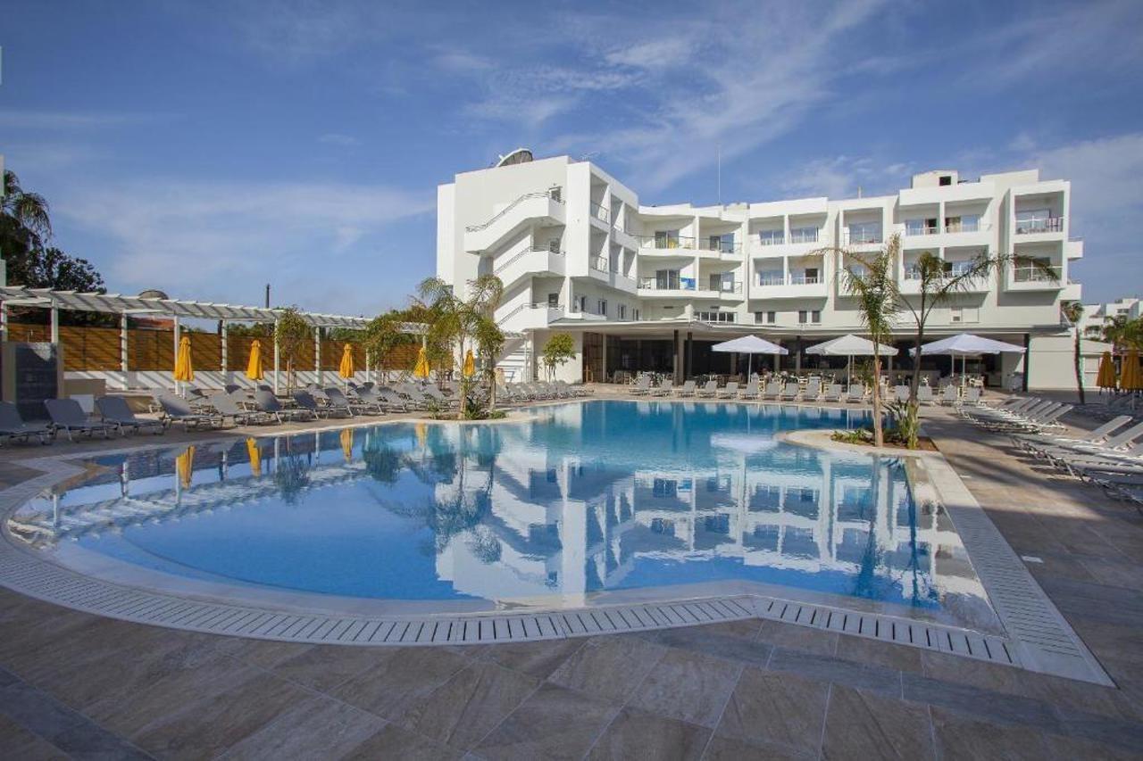 Mayfair Gardens Hotel Paphos Exterior photo